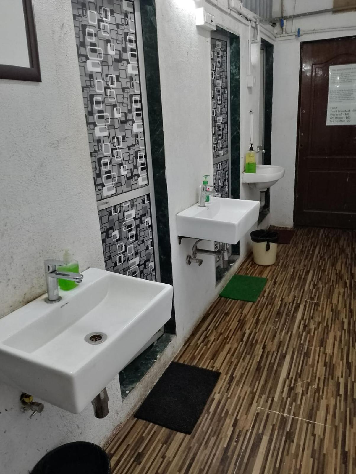 Bapuji Dormitory Hostel 뭄바이 외부 사진